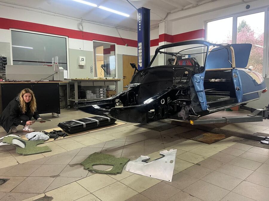 Citroën DS, elementy tapicerki i wygłuszenia przygotowane do montażu